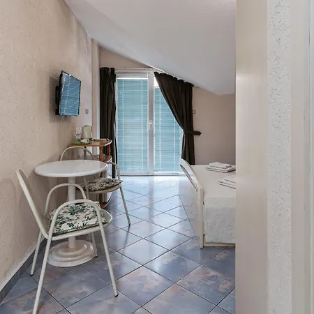 Sun Apartment *
